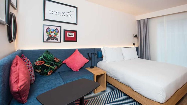 Hampton by Hilton London Park Royal Room