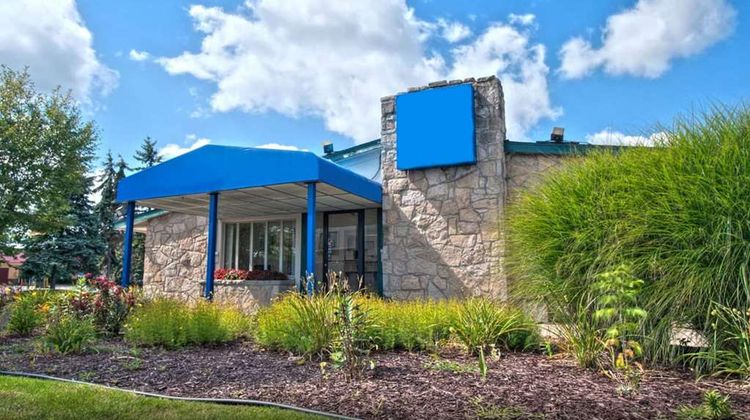 Travelodge by Wyndham Lansing Exterior