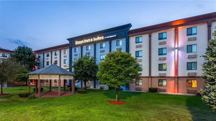 Days Inn and Suites by Wyndham Exterior