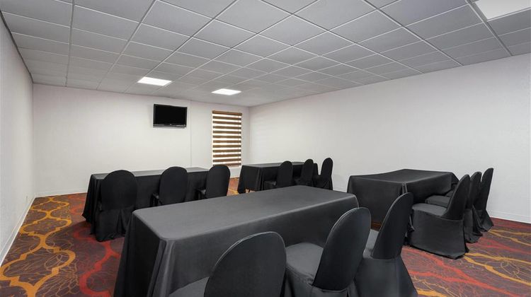 Days Inn and Suites by Wyndham Meeting