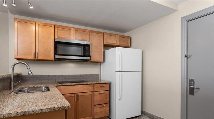 Days Inn and Suites by Wyndham Suite