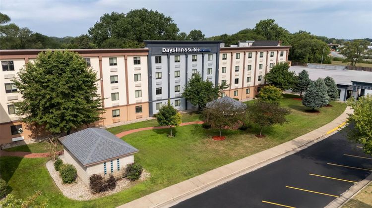 Days Inn and Suites by Wyndham Exterior