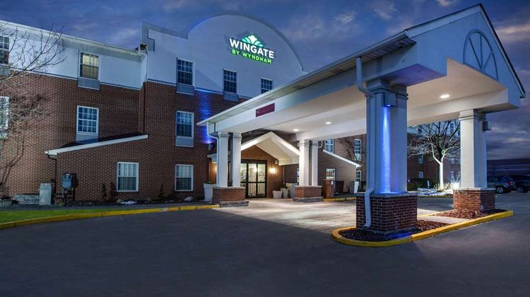 Wingate by Wyndham Roseville/Detroit Exterior