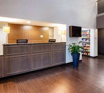Wingate by Wyndham Roseville/Detroit Lobby