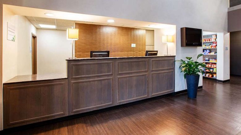 <b>Wingate by Wyndham Roseville/Detroit Lobby</b>. Images powered by <a href="https://iceportal.shijigroup.com/" title="IcePortal" target="_blank">IcePortal</a>.