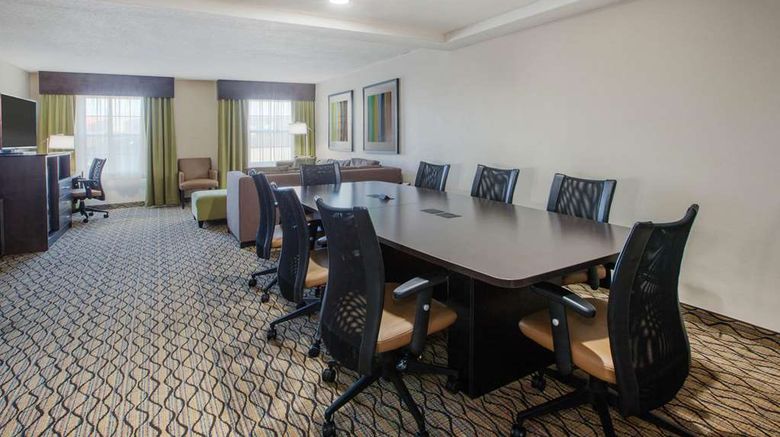 <b>Wingate by Wyndham Roseville/Detroit Suite</b>. Images powered by <a href="https://iceportal.shijigroup.com/" title="IcePortal" target="_blank">IcePortal</a>.
