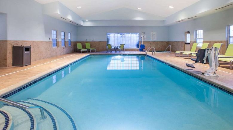 <b>Wingate by Wyndham Roseville/Detroit Pool</b>. Images powered by <a href="https://iceportal.shijigroup.com/" title="IcePortal" target="_blank">IcePortal</a>.