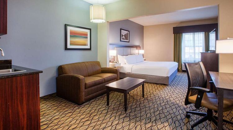 Wingate by Wyndham Roseville/Detroit Suite