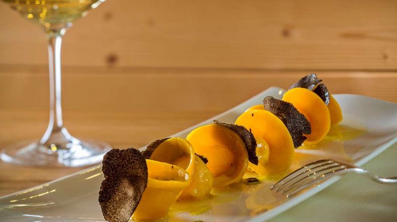 <b>Chalet del Sogno Restaurant</b>. Images powered by <a href="https://iceportal.shijigroup.com/" title="IcePortal" target="_blank">IcePortal</a>.