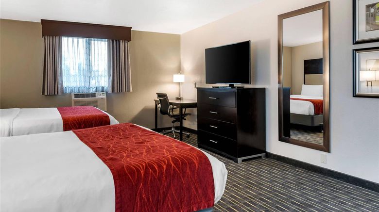 <b>Comfort Inn & Suites Washington Square Suite</b>. Images powered by <a href="https://iceportal.shijigroup.com/" title="IcePortal" target="_blank">IcePortal</a>.