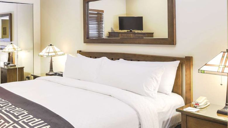 <b>Hilton Vacation Club Cancun Las Vegas Room</b>. Images powered by <a href="https://iceportal.shijigroup.com/" title="IcePortal" target="_blank">IcePortal</a>.