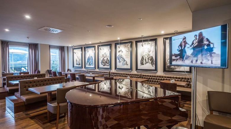 <b>Vila Gale Porto Ribeira Restaurant</b>. Images powered by <a href="https://iceportal.shijigroup.com/" title="IcePortal" target="_blank">IcePortal</a>.