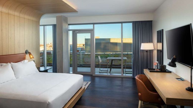 <b>Canopy by Hilton Baltimore Harbor Point Room</b>. Images powered by <a href="https://iceportal.shijigroup.com/" title="IcePortal" target="_blank">IcePortal</a>.
