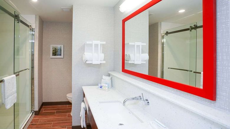 <b>Hampton Inn Colorado Springs I25 Central Room</b>. Images powered by <a href="https://iceportal.shijigroup.com/" title="IcePortal" target="_blank">IcePortal</a>.