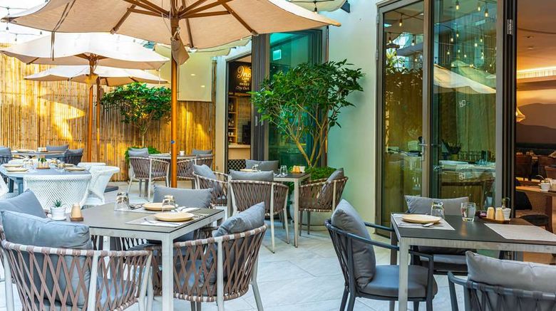 <b>Hilton Garden Inn Phuket Bang Tao Restaurant</b>. Images powered by <a href="https://iceportal.shijigroup.com/" title="IcePortal" target="_blank">IcePortal</a>.