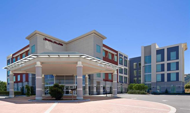Hampton Inn & Suites Gilroy Exterior