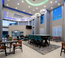 Hampton Inn & Suites Gilroy Lobby