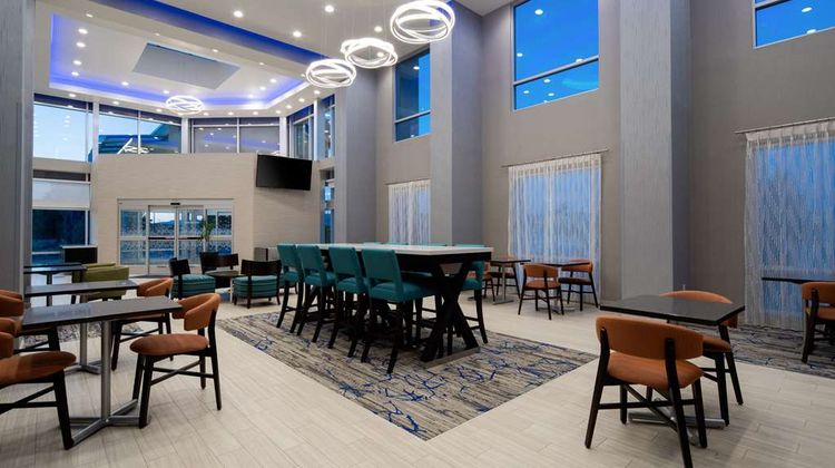 Hampton Inn & Suites Gilroy Lobby