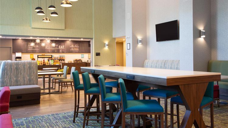 Hampton Inn & Suites Edmonton St Albert Lobby