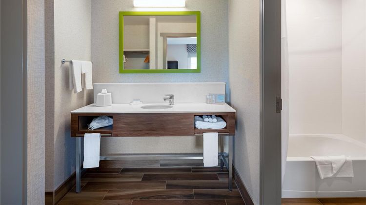Hampton Inn & Suites Edmonton St Albert Room
