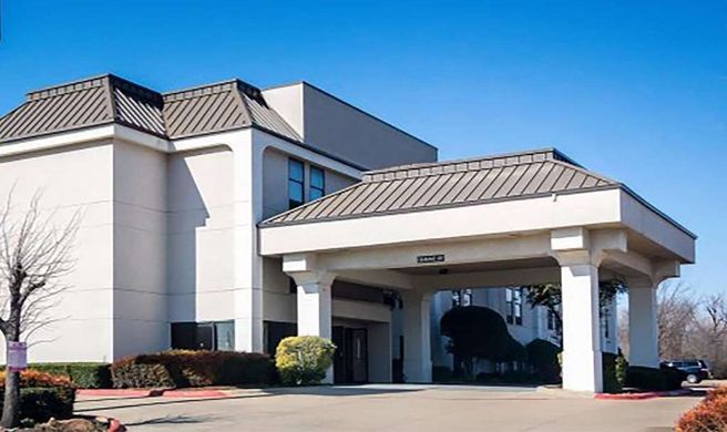 Days Inn by Wyndham Fort Worth North Exterior