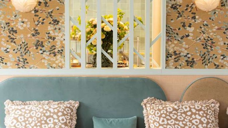 <b>Hotel Lord Byron Restaurant</b>. Images powered by <a href="https://iceportal.shijigroup.com/" title="IcePortal" target="_blank">IcePortal</a>.
