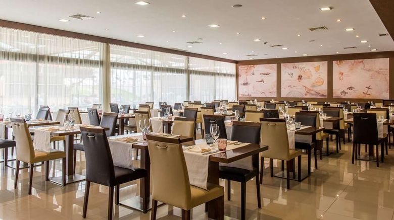 <b>Vila Gale Cascais Restaurant</b>. Images powered by <a href="https://iceportal.shijigroup.com/" title="IcePortal" target="_blank">IcePortal</a>.
