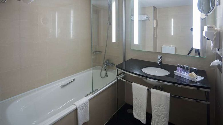 <b>Vila Gale Cascais Room</b>. Images powered by <a href="https://iceportal.shijigroup.com/" title="IcePortal" target="_blank">IcePortal</a>.