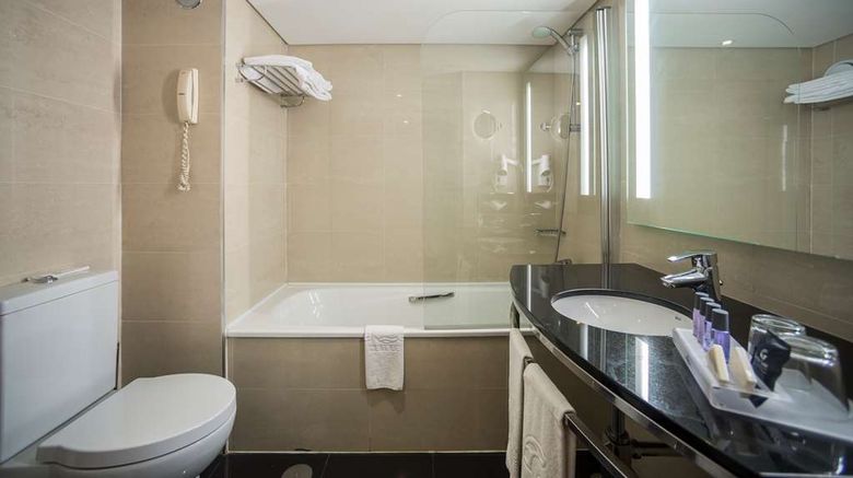 <b>Vila Gale Cascais Room</b>. Images powered by <a href="https://iceportal.shijigroup.com/" title="IcePortal" target="_blank">IcePortal</a>.