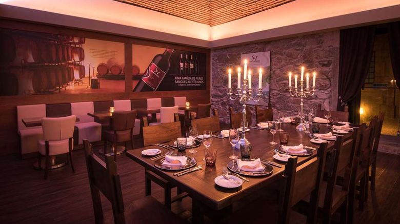 <b>Hotel Vila Gale Collection Braga Restaurant</b>. Images powered by <a href="https://iceportal.shijigroup.com/" title="IcePortal" target="_blank">IcePortal</a>.