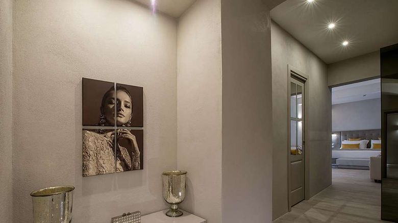 <b>Terrace Pantheon Relais Suite</b>. Images powered by <a href="https://iceportal.shijigroup.com/" title="IcePortal" target="_blank">IcePortal</a>.
