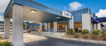 Econo Lodge Exterior