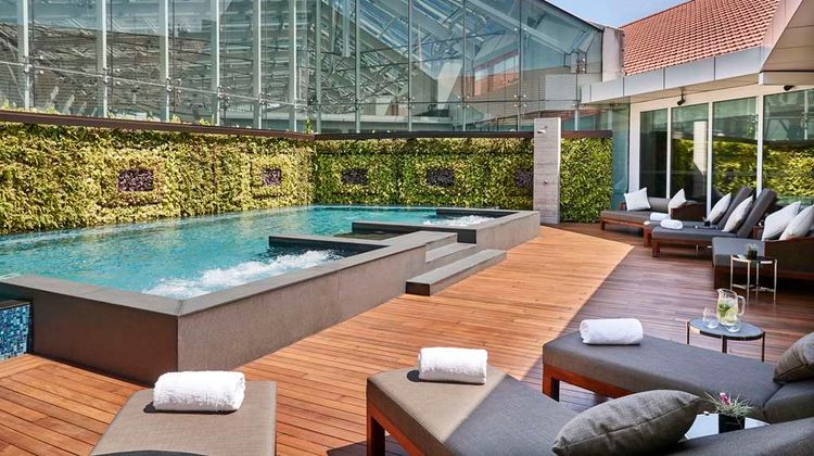 The Capitol Kempinski Hotel Singapore Pool