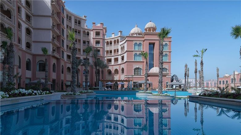 <b>Marsa Malaz Kempinski, The Pearl - Doha Pool</b>. Images powered by <a href="https://iceportal.shijigroup.com/" title="IcePortal" target="_blank">IcePortal</a>.