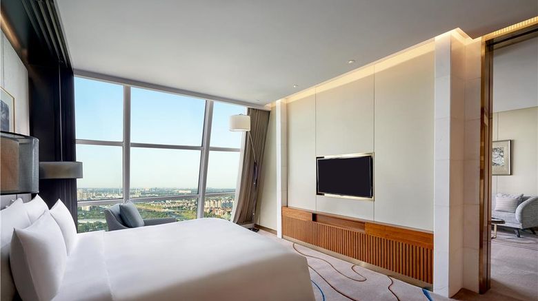 <b>Sunrise Kempinski Hotel Room</b>. Images powered by <a href="https://iceportal.shijigroup.com/" title="IcePortal" target="_blank">IcePortal</a>.