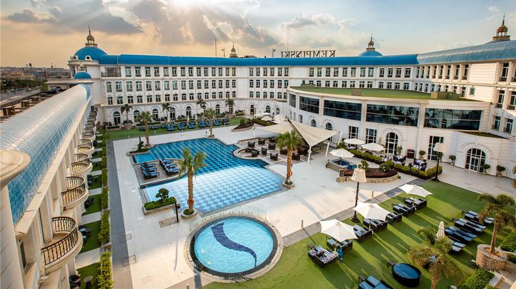 Royal Maxim Palace Kempinski Pool