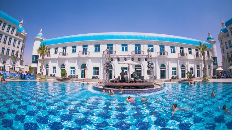 Royal Maxim Palace Kempinski Pool