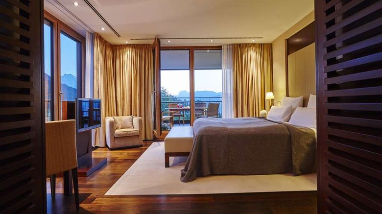 <b>Kempinski Hotel Berchtesgaden Suite</b>. Images powered by <a href="https://iceportal.shijigroup.com/" title="IcePortal" target="_blank">IcePortal</a>.