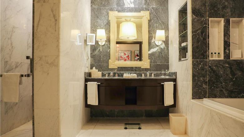 <b>Kempinski Al Othman Hotel, Al Khobar Suite</b>. Images powered by <a href="https://iceportal.shijigroup.com/" title="IcePortal" target="_blank">IcePortal</a>.