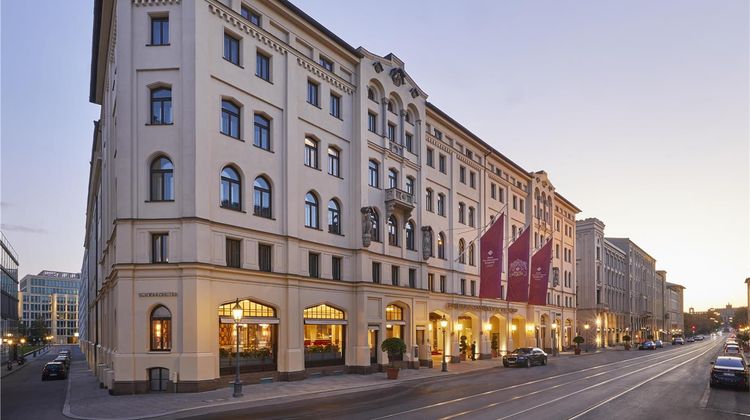 Hotel Vier Jahreszeiten Kempinski Munich Exterior