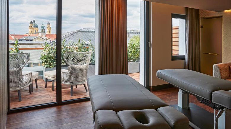 <b>Hotel Vier Jahreszeiten Kempinski Munich Spa</b>. Images powered by <a href="https://iceportal.shijigroup.com/" title="IcePortal" target="_blank">IcePortal</a>.