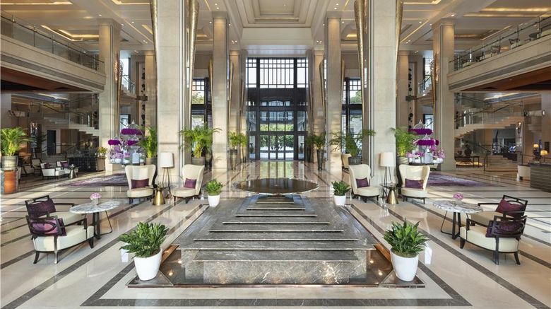 <b>Siam Kempinski Hotel Bangkok Lobby</b>. Images powered by <a href="https://iceportal.shijigroup.com/" title="IcePortal" target="_blank">IcePortal</a>.
