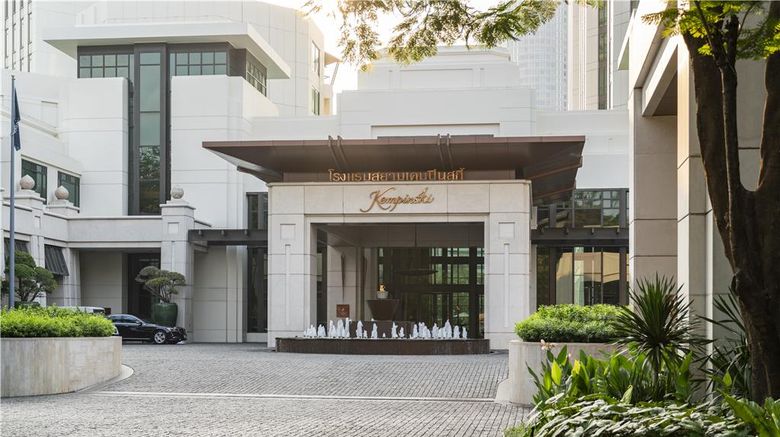 <b>Siam Kempinski Hotel Bangkok Lobby</b>. Images powered by <a href="https://iceportal.shijigroup.com/" title="IcePortal" target="_blank">IcePortal</a>.