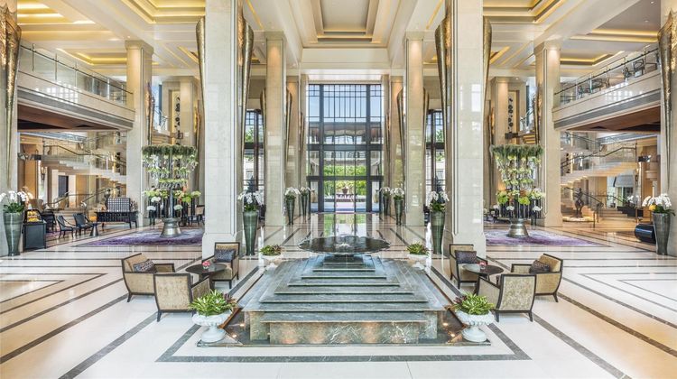 Siam Kempinski Hotel Bangkok Lobby