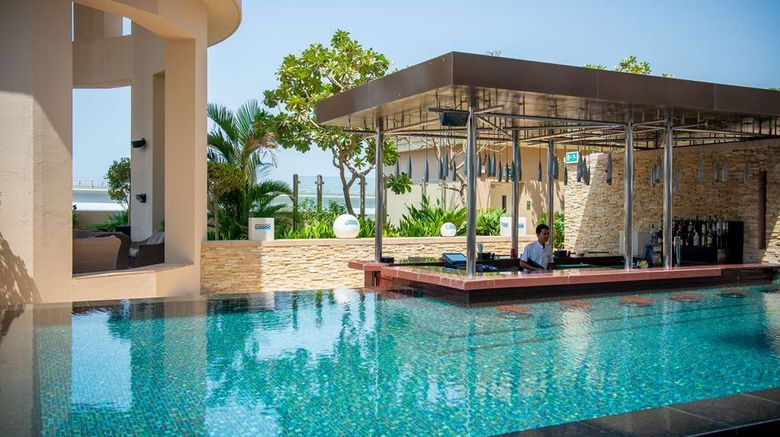 <b>Kempinski Hotel Mall of the Emirates Pool</b>. Images powered by <a href="https://iceportal.shijigroup.com/" title="IcePortal" target="_blank">IcePortal</a>.
