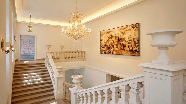 <b>Hotel Taschenbergpalais Kempinski Lobby</b>. Images powered by <a href="https://iceportal.shijigroup.com/" title="IcePortal" target="_blank">IcePortal</a>.