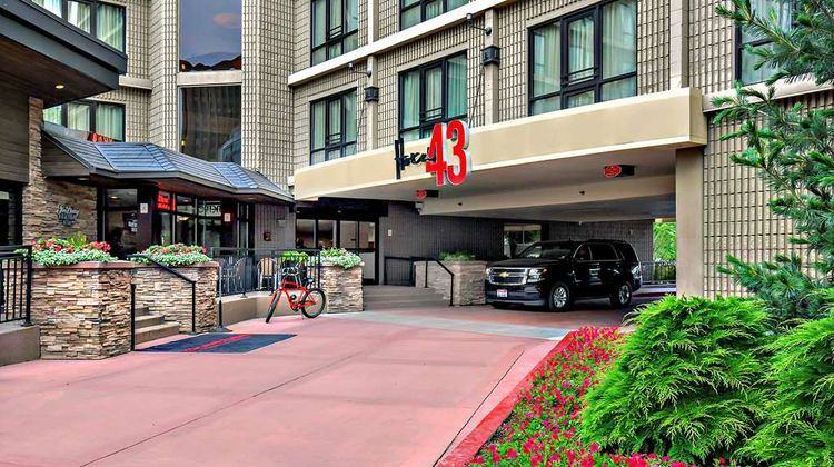 Hotel 43 Exterior