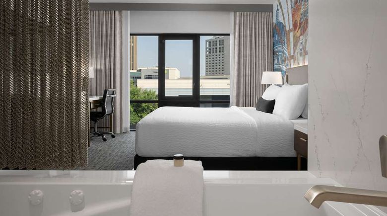 <b>Hotel 43 Suite</b>. Images powered by <a href="https://iceportal.shijigroup.com/" title="IcePortal" target="_blank">IcePortal</a>.