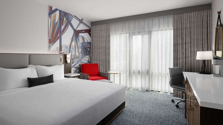 <b>Hotel 43 Room</b>. Images powered by <a href="https://iceportal.shijigroup.com/" title="IcePortal" target="_blank">IcePortal</a>.