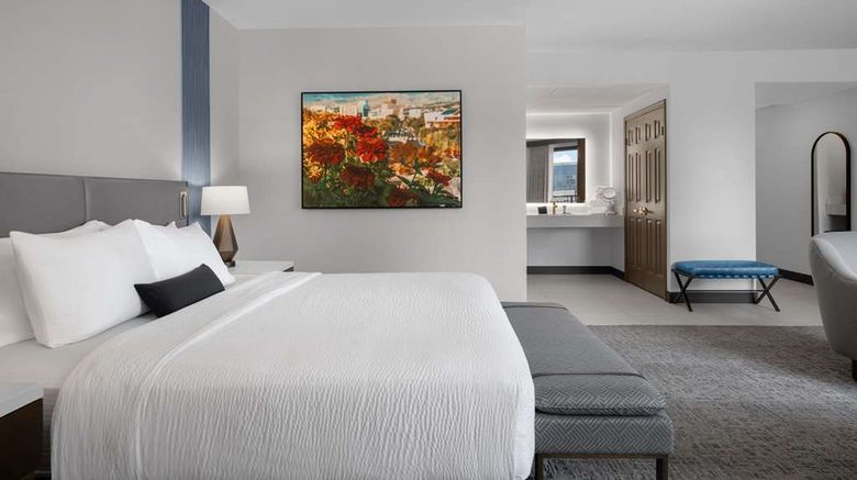 <b>Hotel 43 Suite</b>. Images powered by <a href="https://iceportal.shijigroup.com/" title="IcePortal" target="_blank">IcePortal</a>.